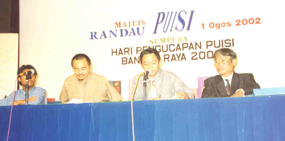 Randau Puisi di Kuching pada 1 Ogos 2002